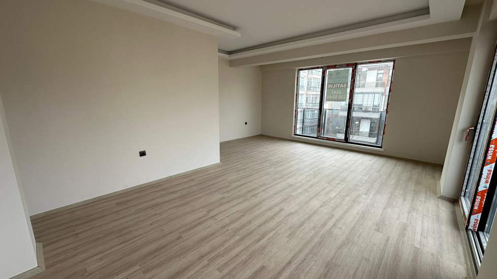 Uzunlar Emlak'tan Merkezi Konumda, Geniş ve Konforlu 4+1 Daire