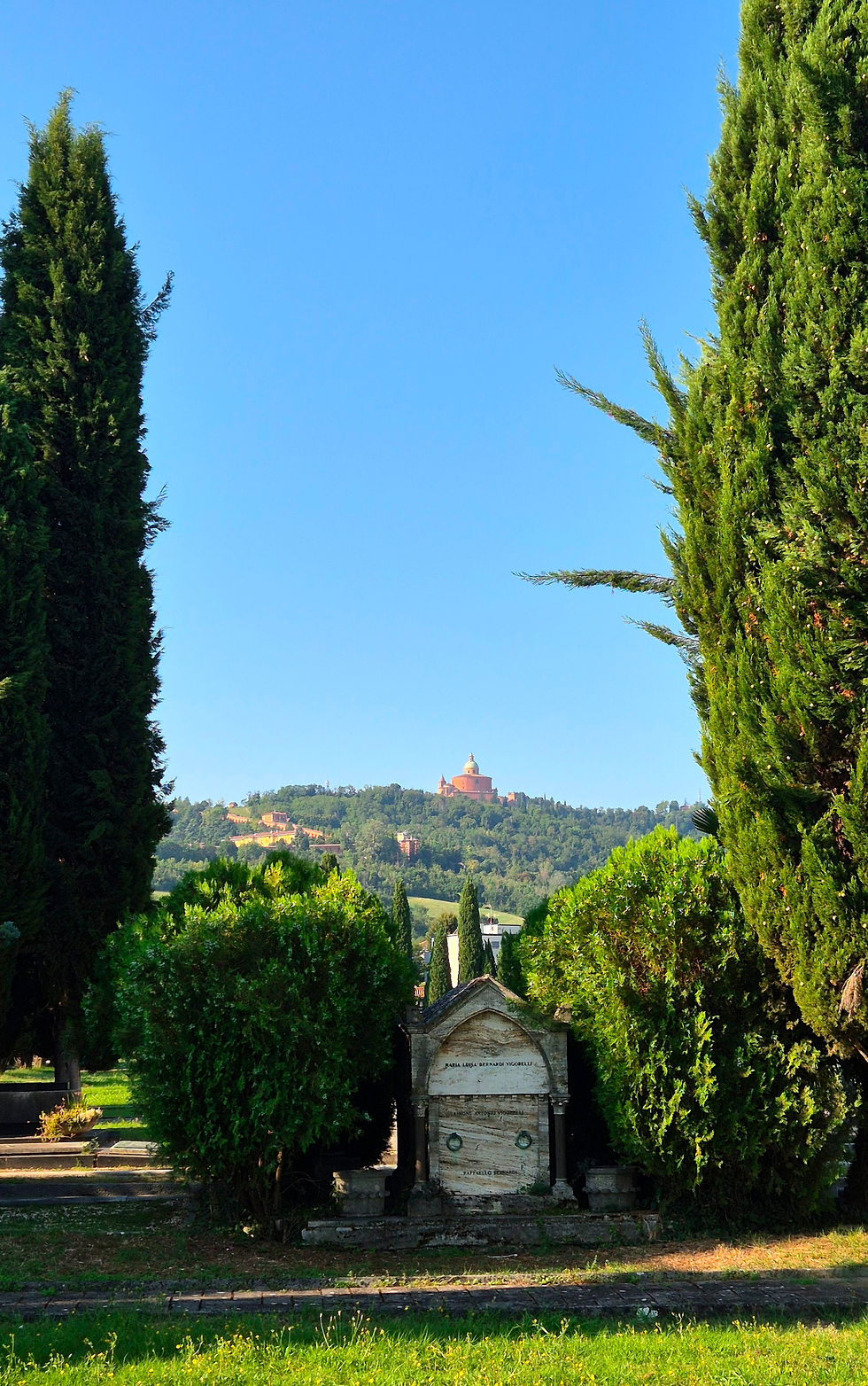 Basílica San Luca vista do cemitério