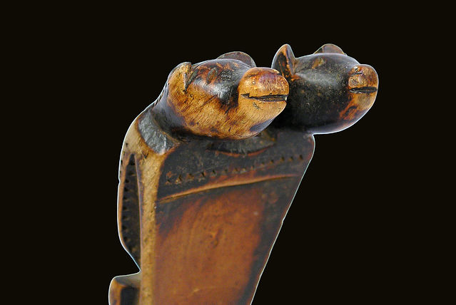 maliseet-double-bear-effigy-mocotaugan-heads-detail.jpg