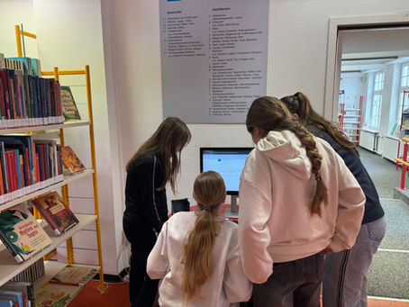 BESUCH DER STADTBIBLIOTHEK
