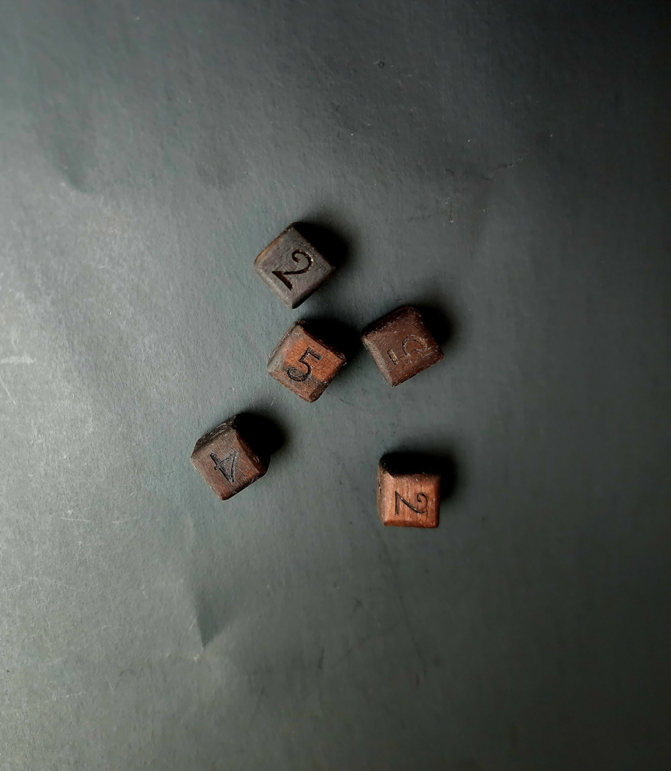 Dice Set (Walnut Wood)