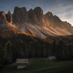 Solnedgang fra Dolomittene i Italia. 