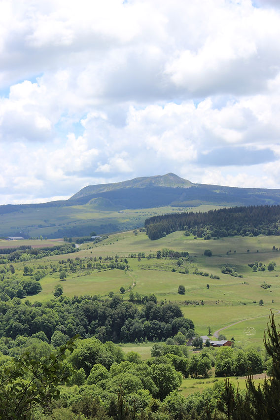 File:Le Gerbier-des-Joncs (1551 m. alt.) - Le Mont Mezenc (1574 m. alt.) - Serre File:Le Gerbier-des-Joncs (1551 m. alt.) - Le Mont Mezenc (1574 m. alt.) - Serre