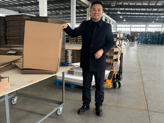Jin Congsheng, CEO visited the workshop of its Chinese parent company