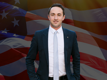 “Nic Fren, founder of Real Estate Today, stands confidently in front of the American flag, symbolising the official U.S. launch of Australia’s #1 real estate industry publication. RET expands its social-first, agent-focused media model into the United States, celebrating realtors, community stories, innovation and industry impact.”