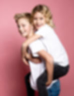 Familienshooting in Hamburg: Professionelle Fotografie, einzigartige Gruppenbilder im Fotostudio. Authentische Momente, liebevolle Verbindung. Unvergessliche Erinnerungen für die Familie