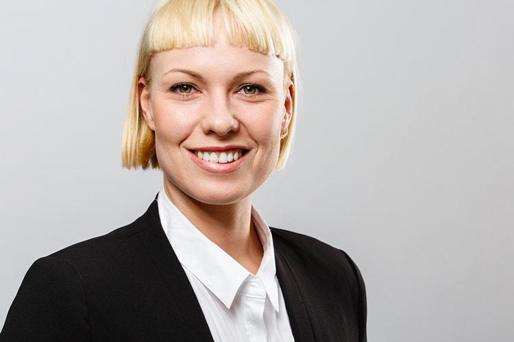 Professionelle Bewerbungsbilder in Hamburg – Hochwertige Bewerbungsfotos für einen überzeugenden ersten Eindruck.