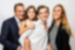 Familienshooting in Hamburg: Professionelle Fotografie, einzigartige Gruppenbilder im Fotostudio. Authentische Momente, liebevolle Verbindung. Unvergessliche Erinnerungen für die Familie