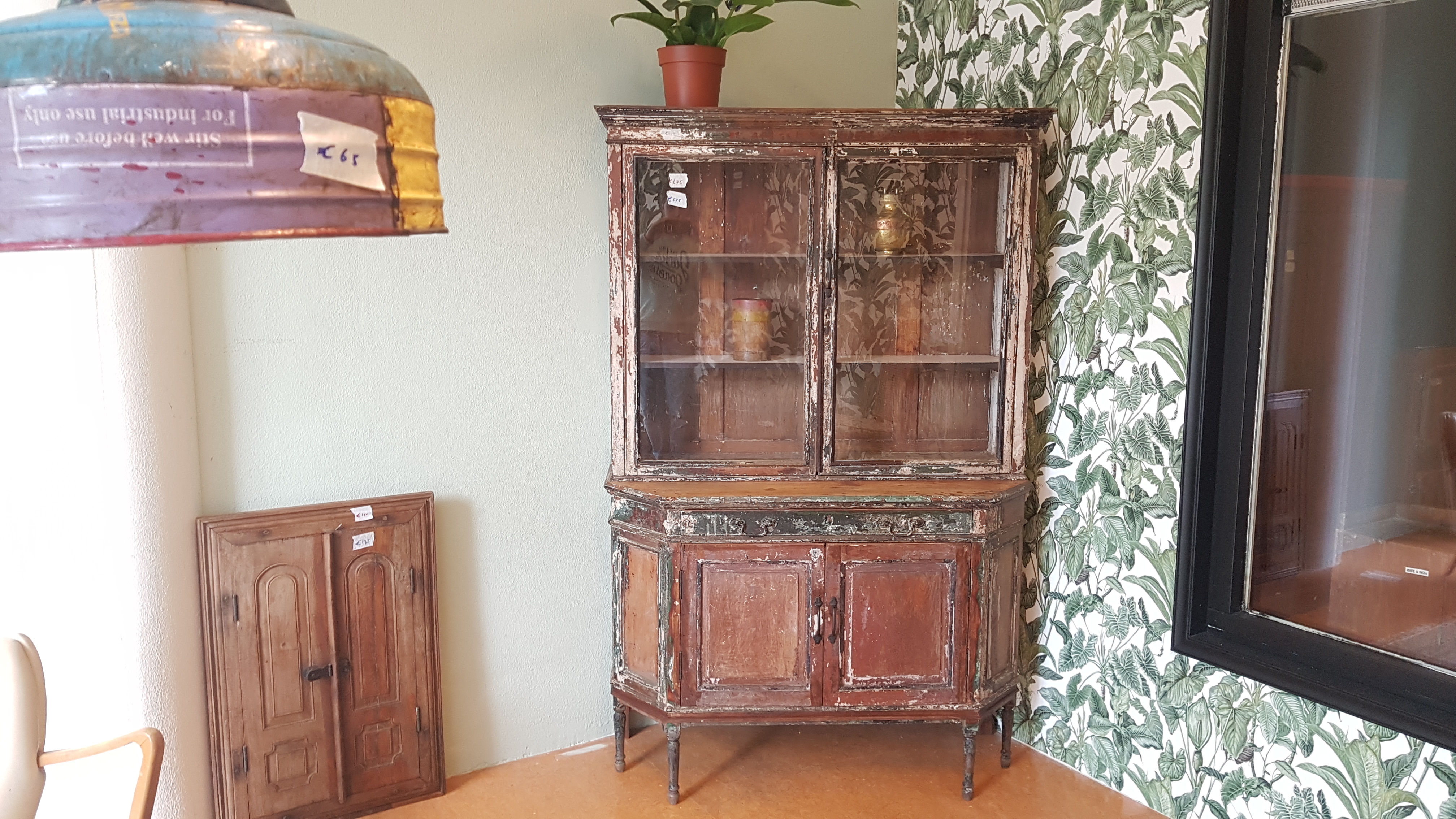 Doorleefde teak buffetkast