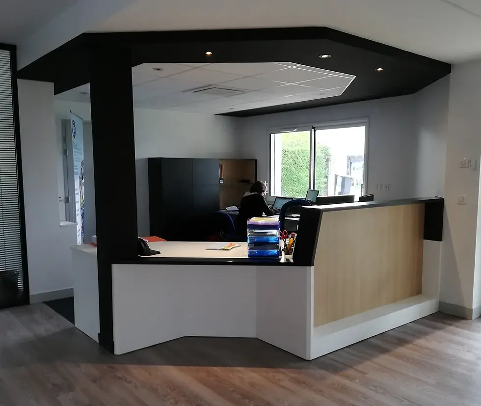 Banque d'accueil semi-ouverte