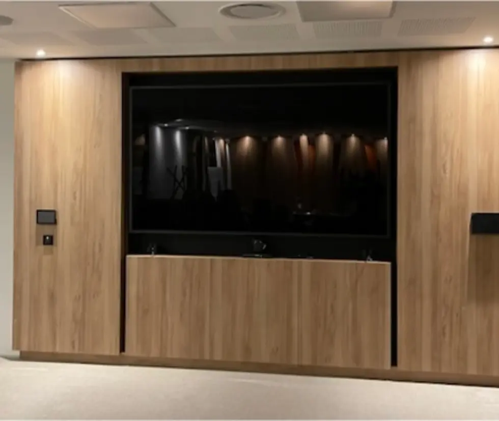 claustra-sur-mesure-encadrement-television