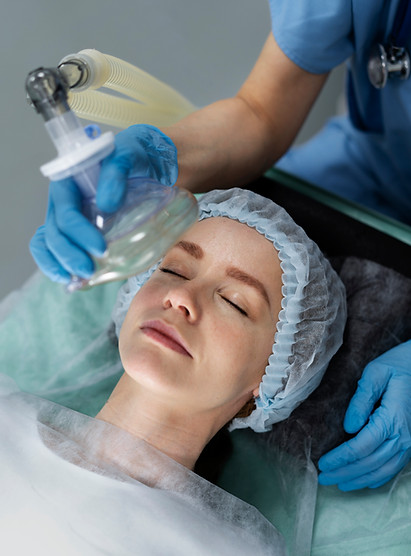 enfermeira-colocando-mascara-de-oxigenio-para-o-paciente.jpg