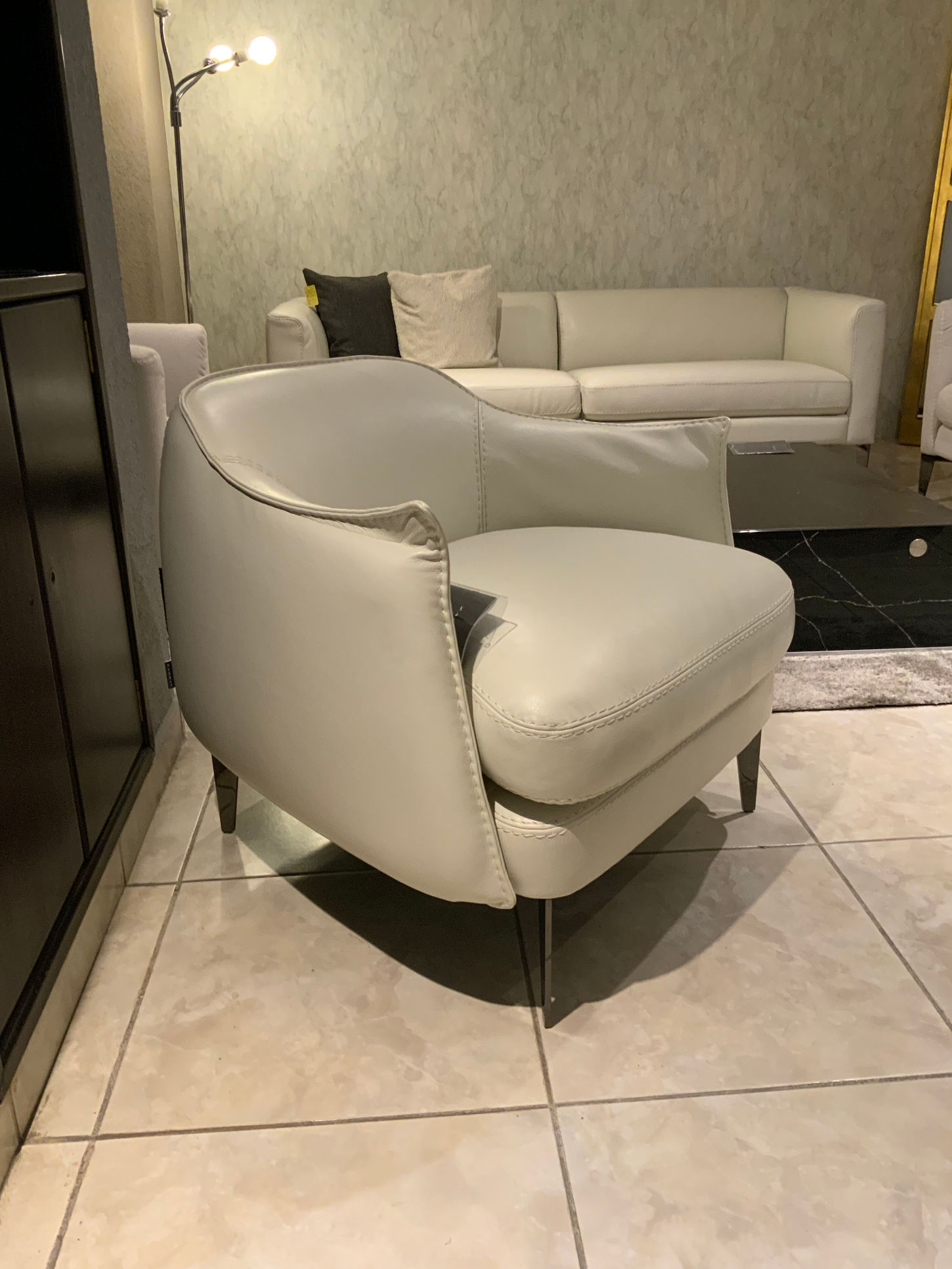 Muy comodo sillon en piel marca zarkin