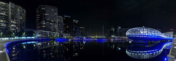 Webb Bridge, Docklands harbour