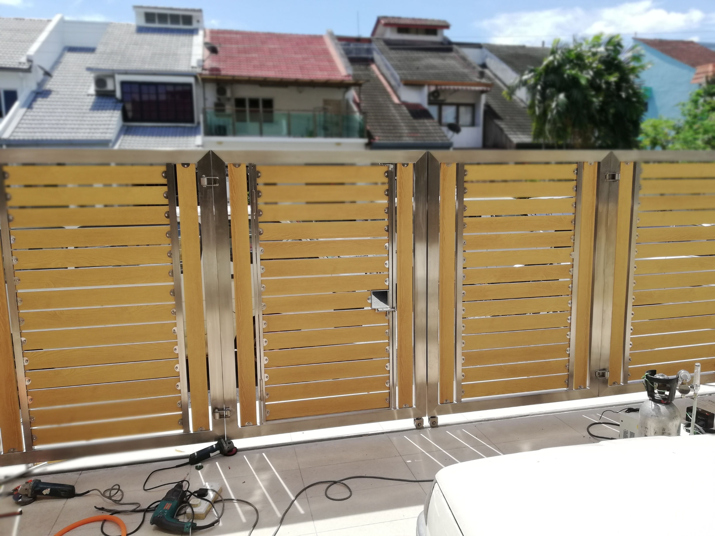 Modern And Durable #304 Stainless Stain Auto Gate Door  现代设计与不锈钢大门