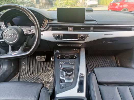 Audi A4 (2017); Console (Before)