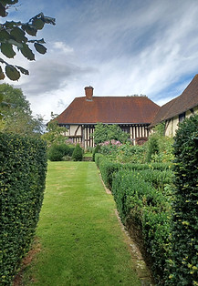 A well tended garden Southfleet Tree & Grounds Maintenance