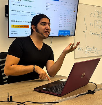 Lic. Javier Alejandro González González Abre el panorama Educación Financiera Finanzas CIDEB MEDEROS