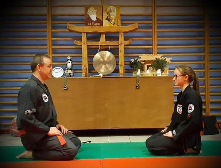 61498872_2324677944469419_65993755198488