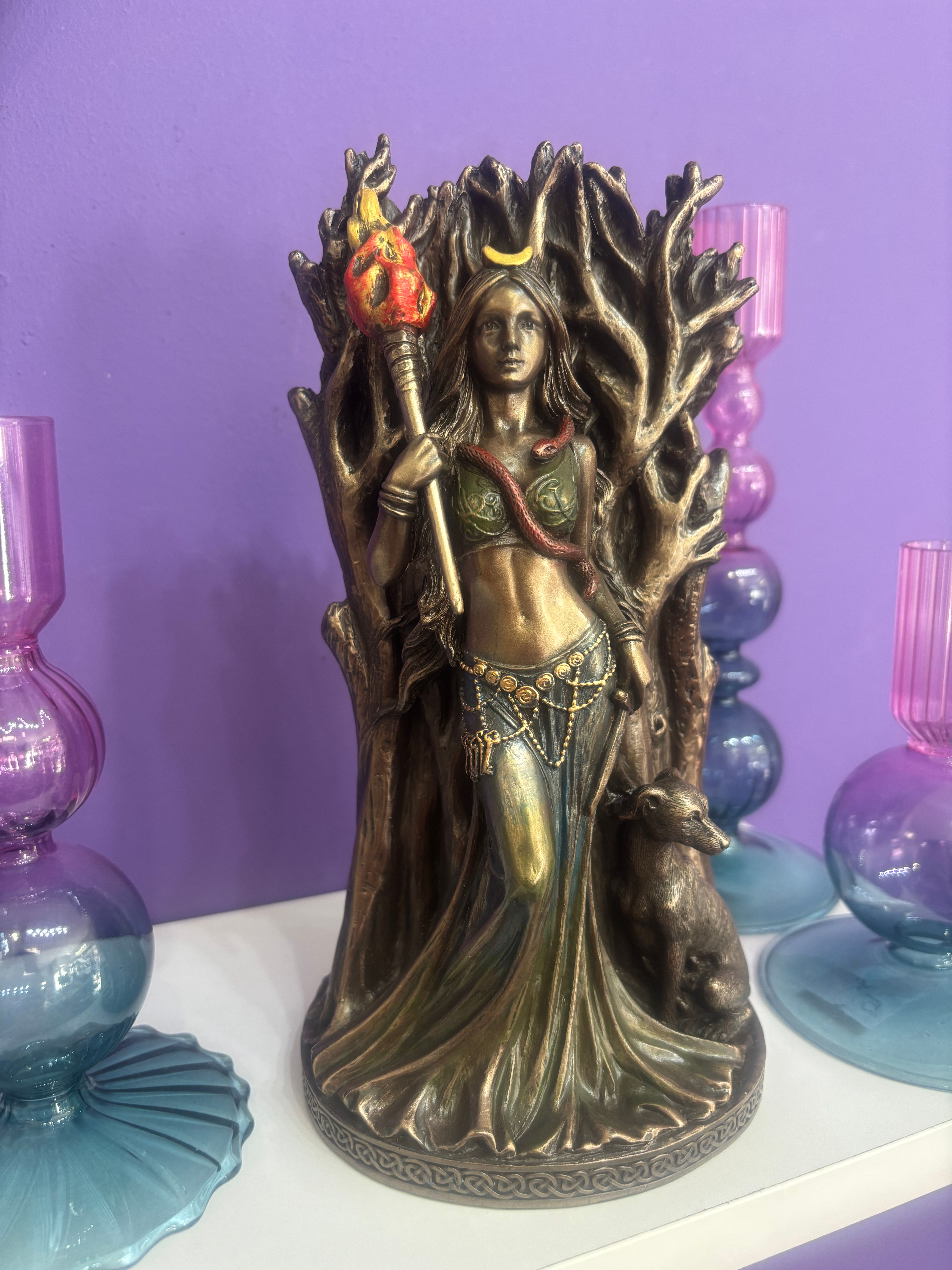 Figura Hécate bronce 20x10