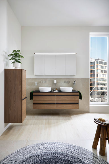 My Match_Badmöbel Eiche nougat. Waschtischunterschrank, Spiegelschrank und Highboard. von Vamigo