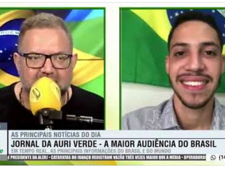 Samuel Francisco concedendo entrevista ao vivo no Jornal AuriVerde, destacando-se como liderança conservadora do Brasil