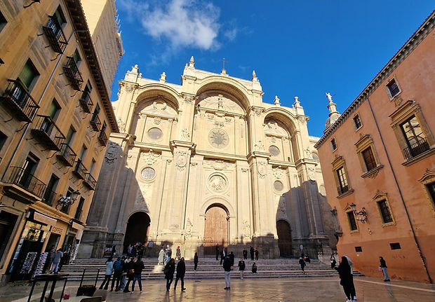 s pasiegas en granada. al fondo la catedral de granada