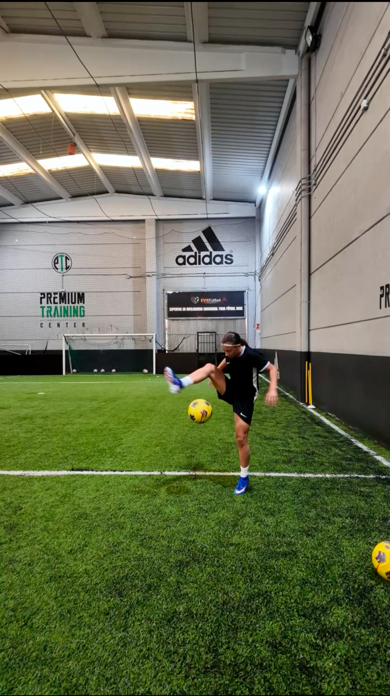 Entrenamiento de fútbol en Madrid, ejercicio en campo