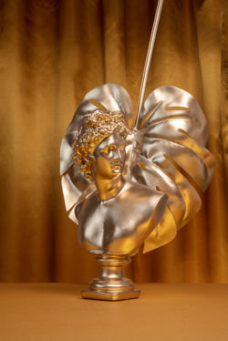 gold-aesthetic-wallpaper-with-leaf