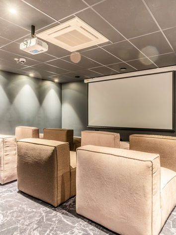 Salle cinéma ECLA Villejuif, espace loisirs en résidence coliving aux portes de Paris