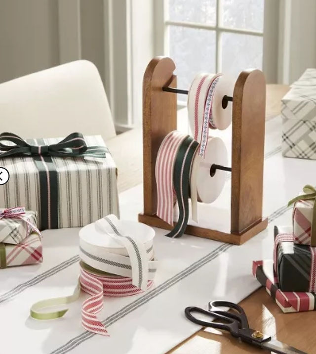 Ribbon holder