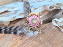 Dried flowers and feathers to style your hat. DIY hat kit