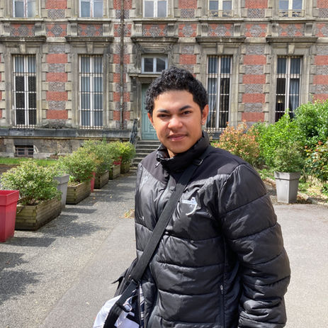 Les jeunes de la mission locale en visite à l'Hôtel-Dieu : "L'art, ça détend"