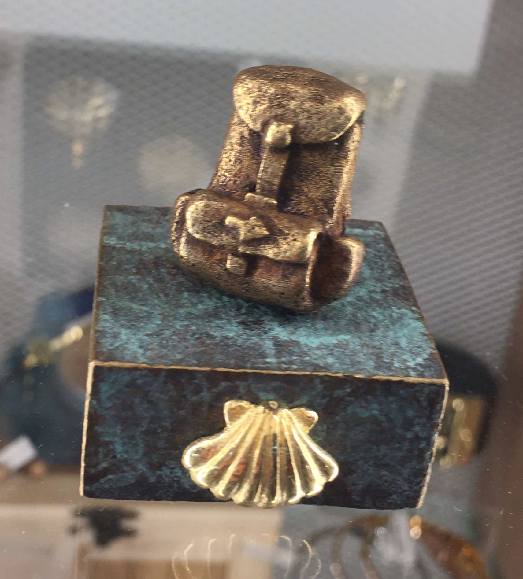 Escultura Bronce Mochila