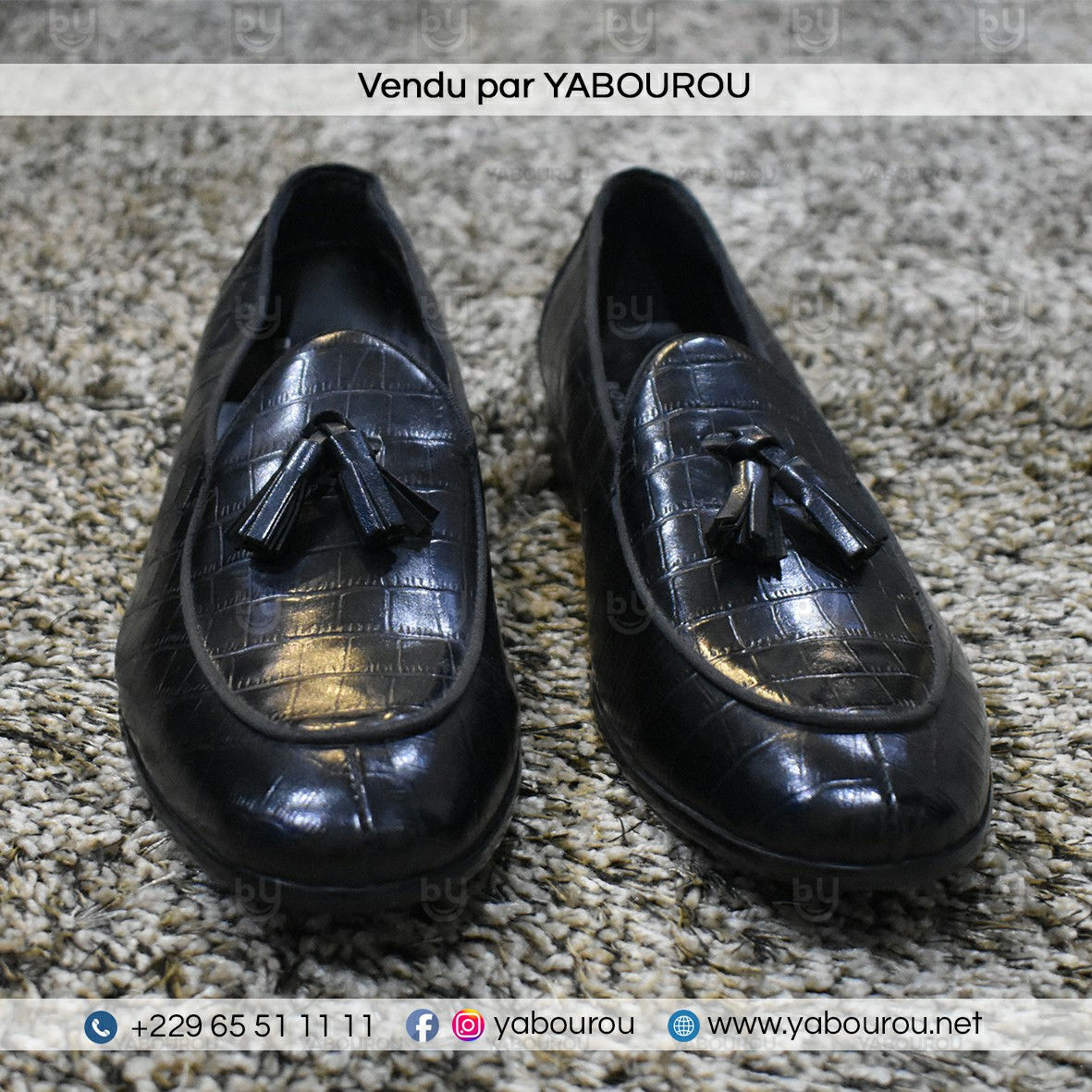 MOCASSIN NOIR EN CUIR A POMPOMS