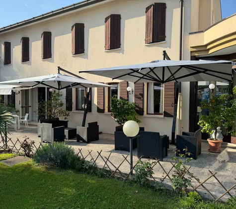 ombrellone decentrato in alluminio da giardino