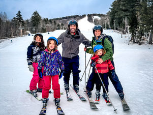 Family of 5 skiing at Cranmore in North Conway