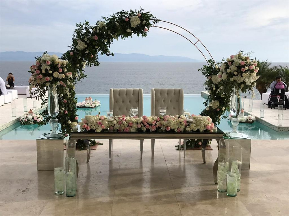 Client Wedding Casa China Blanca, Nuevo Vallarta Punta Mita. Sweetheart Table #DestinationWeddingPlanning #DestinationWeddingPlanningPuntaMita #PuntaMitaVillaWedding #CasaChinaBlancaWedding