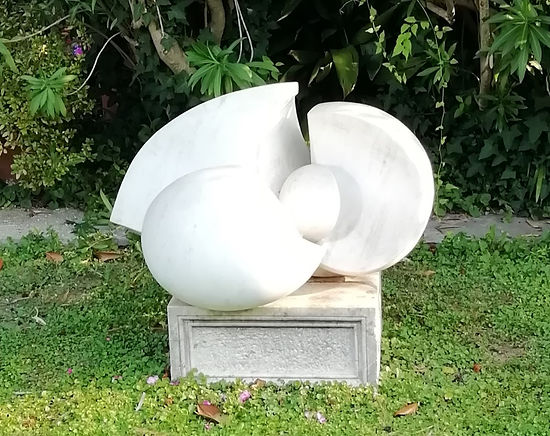 “Grande Perla bianca” – 1982, marmo greco, cm 100x60x90