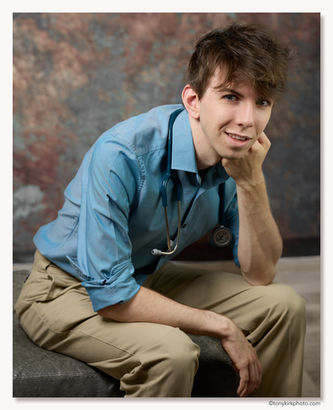 Portrait of medical student about to start placement..
#kentphotographer
#gravesendphotographer
#dartfordphotographer
#ebbsfleetphotographer
#ukphotographer 