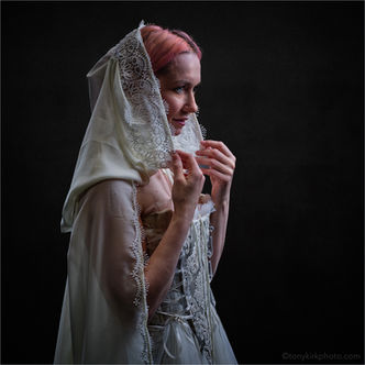 Woman in a gothic wedding dress

#kentphotographer
#gravesendphotographer
#dartfordphotographer
#ebbsfleetphotographer
#ukphotographer