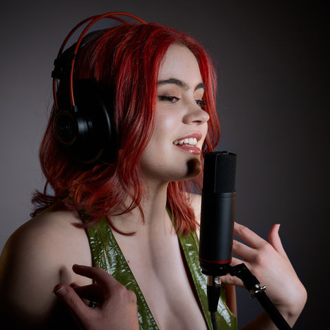 Singer, Sophie,  preparing for an upcoming show. and captures the emotion behind the song.

#kentphotographer
#gravesendphotographer
#dartfordphotographer
#ebbsfleetphotographer
#ukphotographer