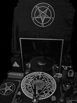 АЛТАРНЫЕ АРТЕФАКТЫ: