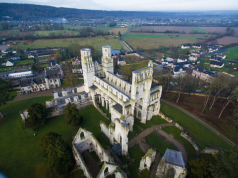 1024px-Abbaye_de_Jumièges_by_quadcopter_-0096.jpg