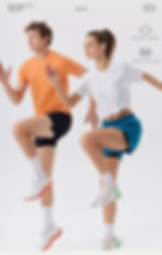 男女が運動中、吸湿速乾の文字あり。軽い運動をする人たちです DiaNorth-Hokkaido