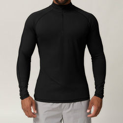 サムネイル： 黒のメンズ速乾性ジッパー長袖スポーツTシャツ ランニングフィットネス通勤カジュアルウェア、男性モデル。