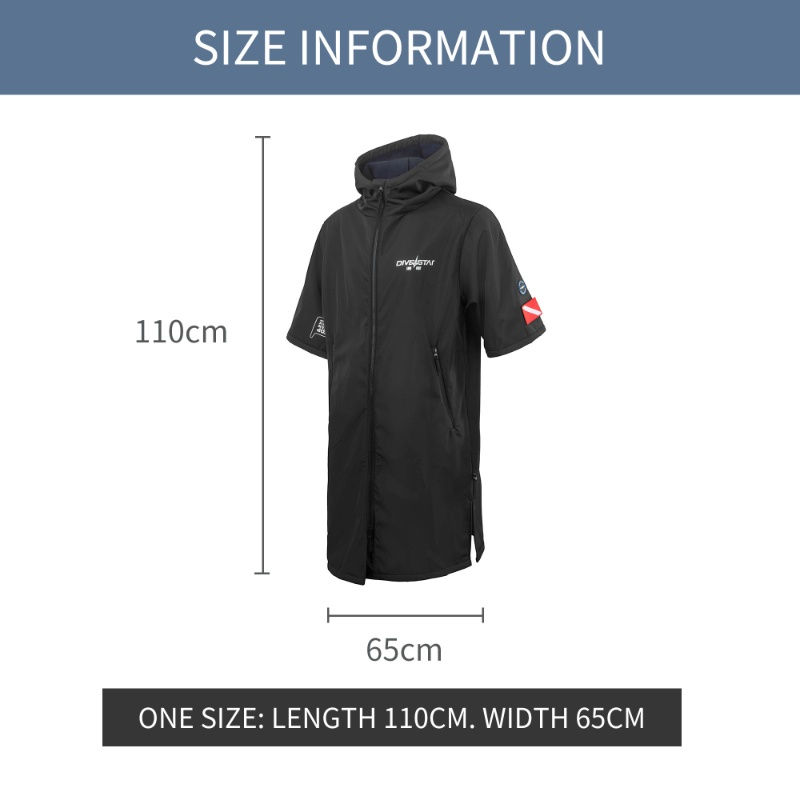 サムネイル： 黒い着替え用ローブ、SIZE INFORMATION。ONE SIZE: LENGTH 110CM, WIDTH 65CM。