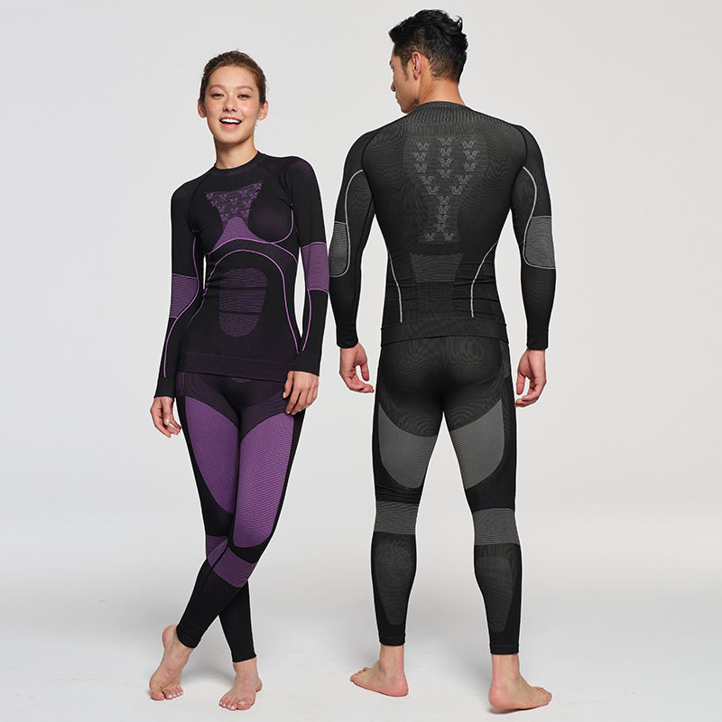 男女がトレーニングウェアを着てポーズ。フィットネスジャケット:厚手保温フード付きソリッドカラーヨガトレーニングスポーツコート