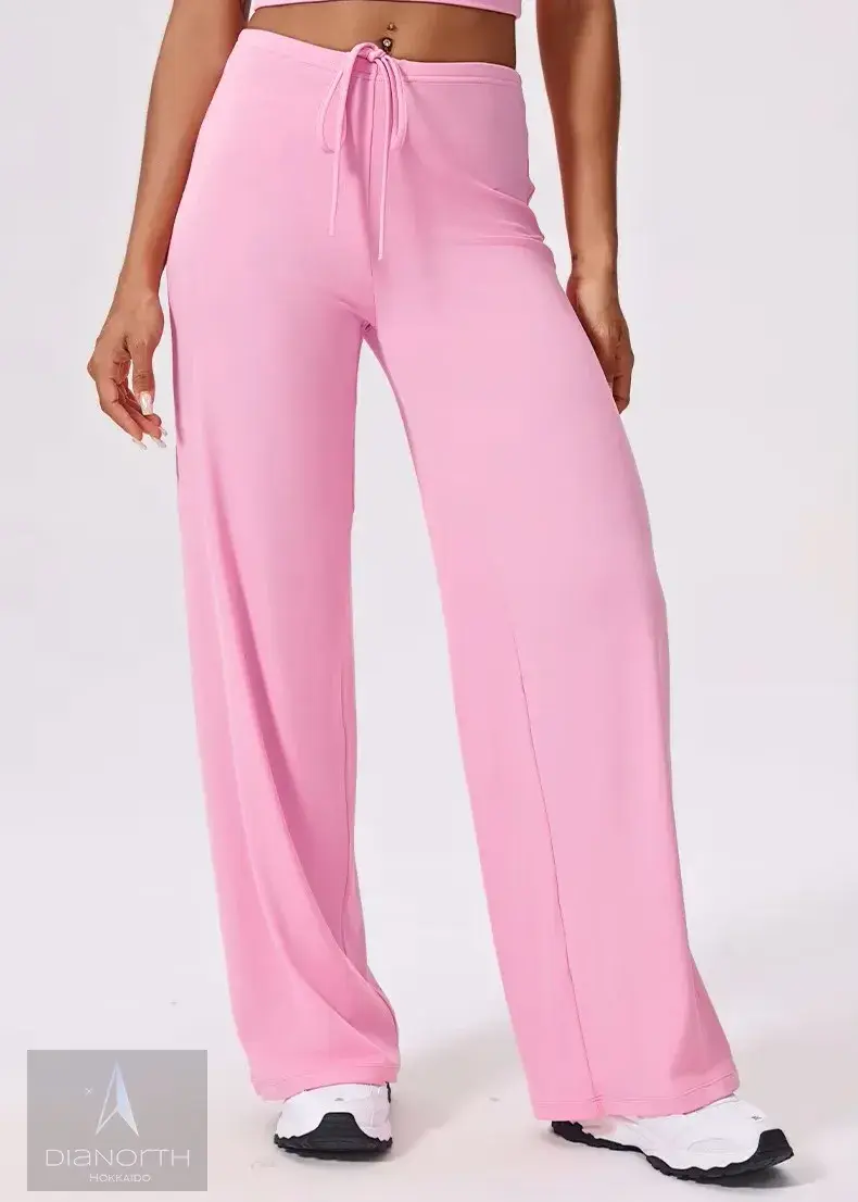 サムネイル： ピンクのワイドレッグパンツ