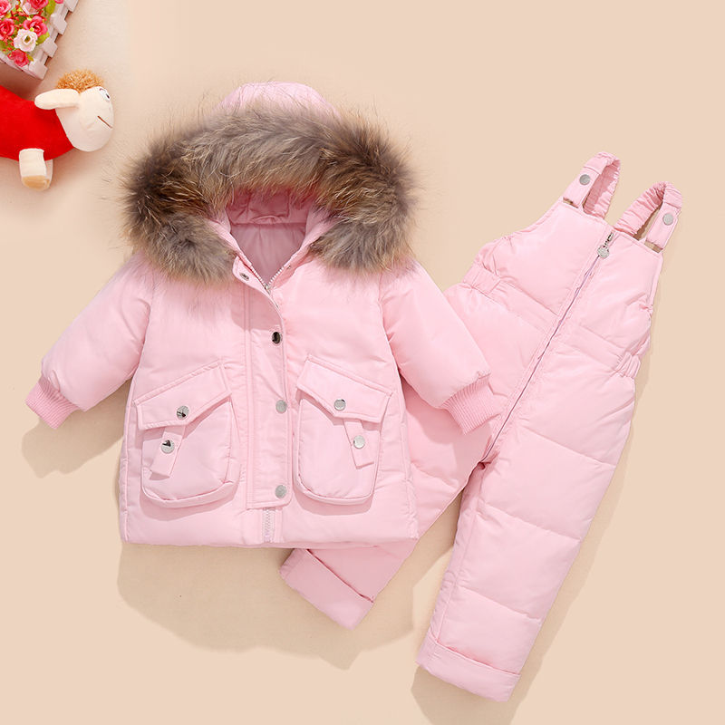 ピンクの子供用防寒着セット、ふわふわのフード付きジャケットとズボン。 DiaNorth-Hokkaido